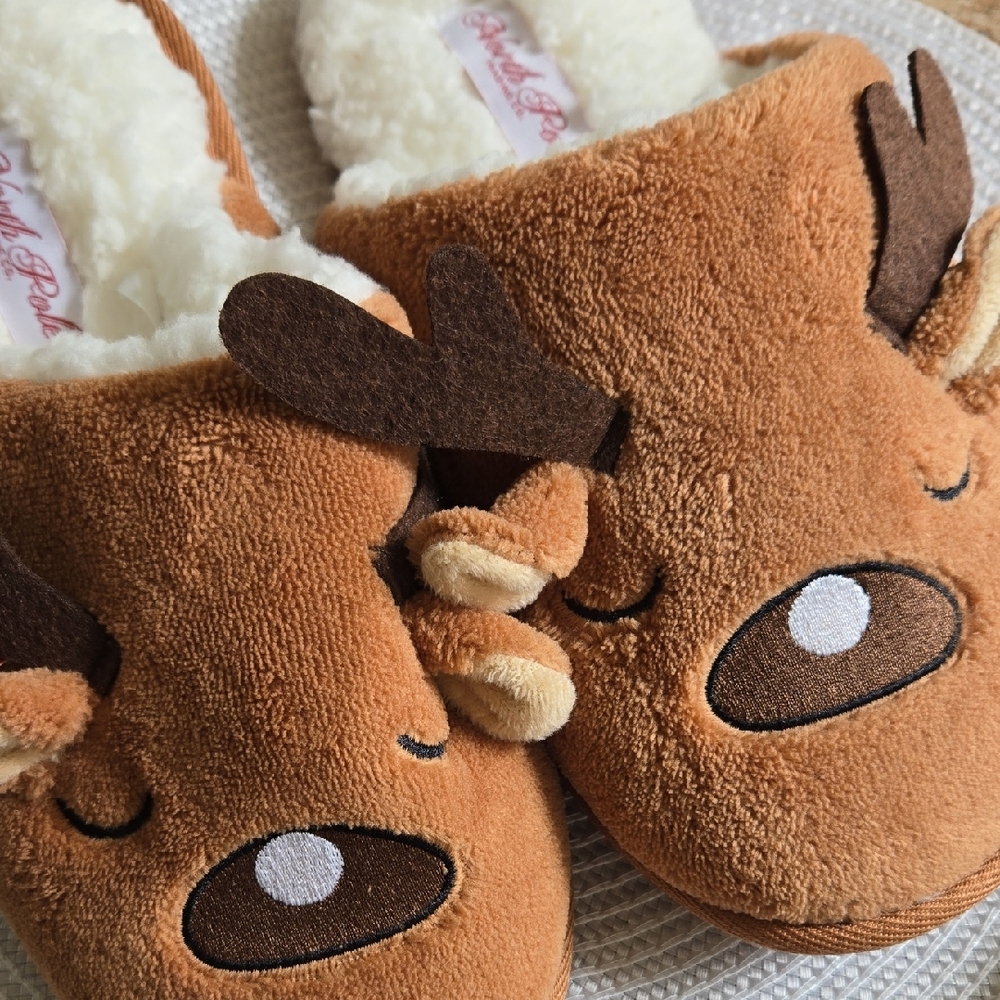 NORTH POLE Reindeer Plush Slip-On Slippers in Light Brown SZ.S (BIN 006)